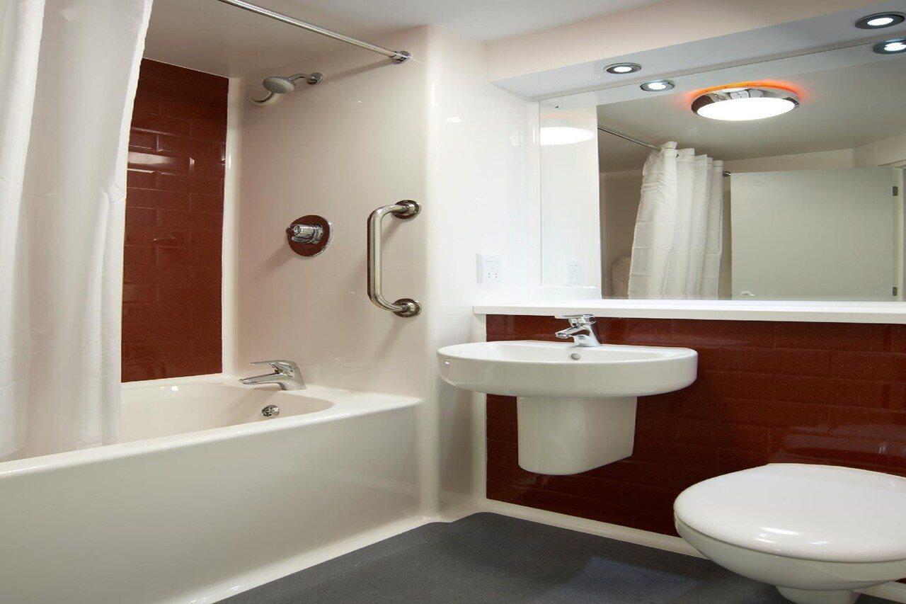 Travelodge High Wycombe Central Extérieur photo