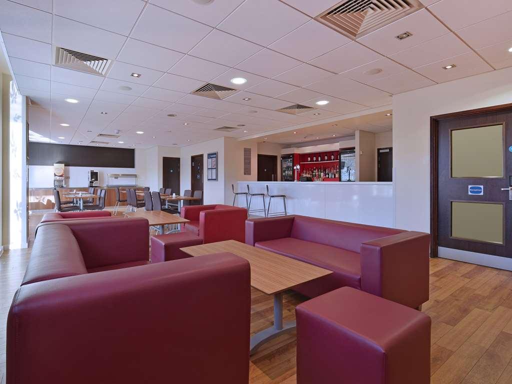 Travelodge High Wycombe Central Restaurant photo