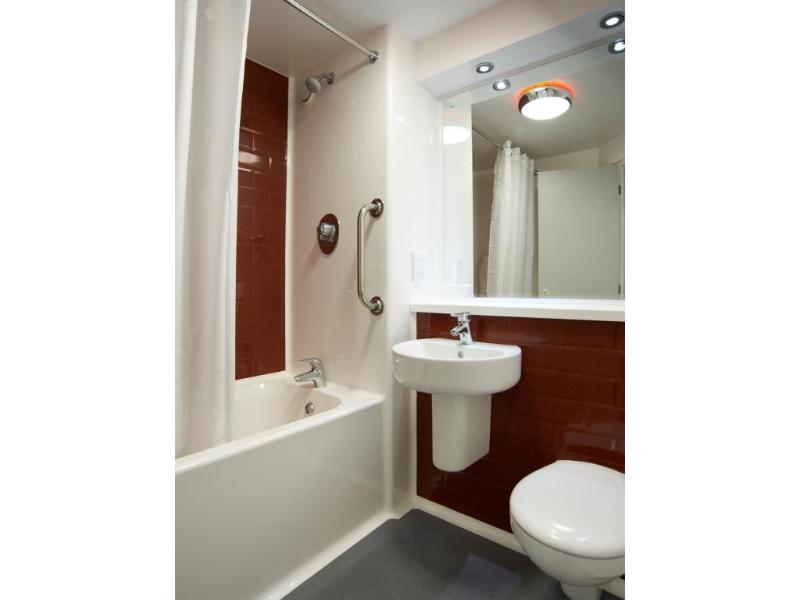 Travelodge High Wycombe Central Extérieur photo